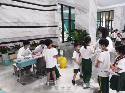 金华口腔医院深入学校为小学生进行口腔检查