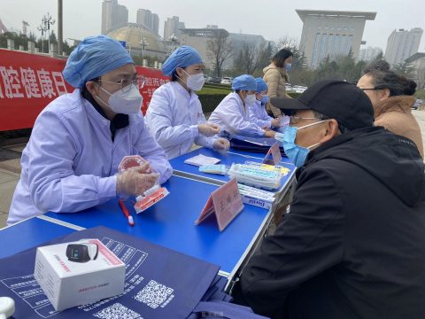 宝鸡**开展世界口腔健康日义诊活动